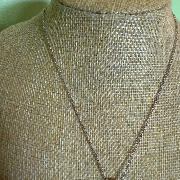 Elegant Silver Snowflake Pendant Necklace - Picture 8 of 8